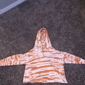 Ivory Ella Orange tie die cropped sweatshirt!